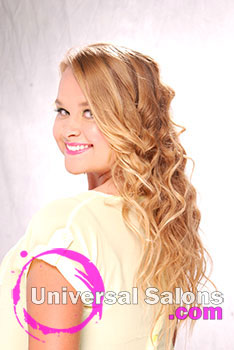 Haley Qubti’s Beach Bombshell Long Curly Hairstyle